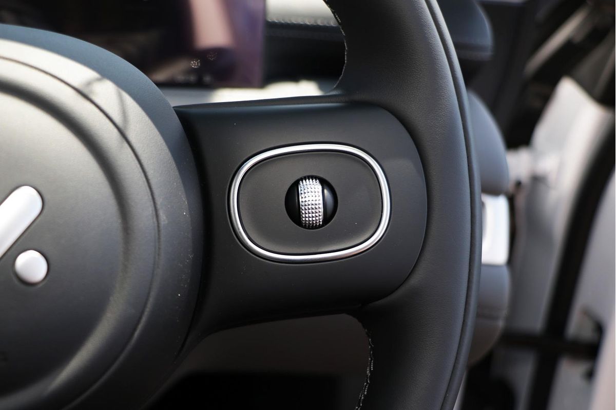 2025 MG IM6 Premium S12L