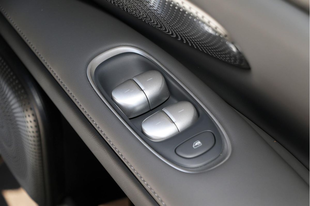 2025 MG IM6 Premium S12L