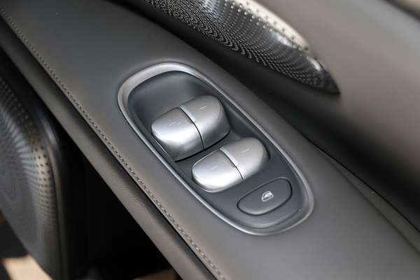 2025 MG IM6 Premium S12L