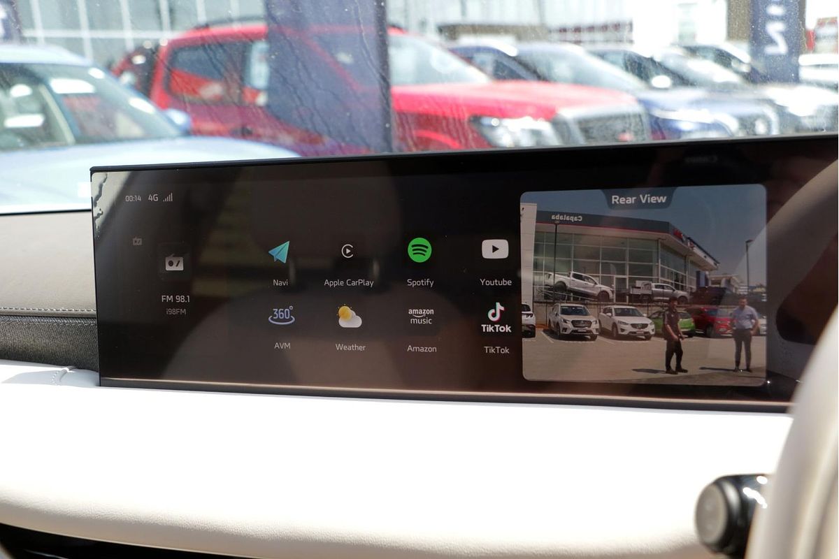 2025 MG IM6 Platinum S12L