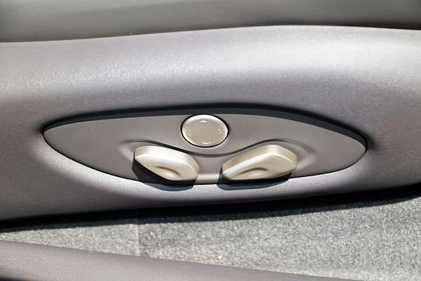 2025 MG IM6 Platinum S12L