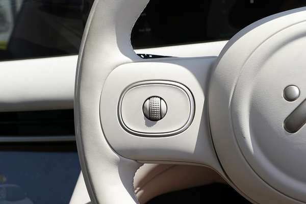 2025 MG IM6 Platinum S12L