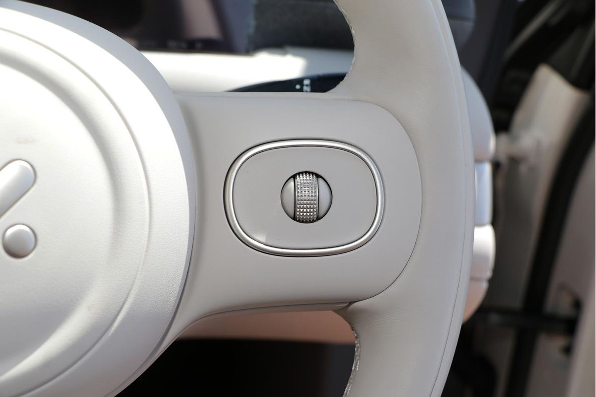 2025 MG IM6 Platinum S12L