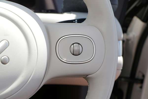 2025 MG IM6 Platinum S12L