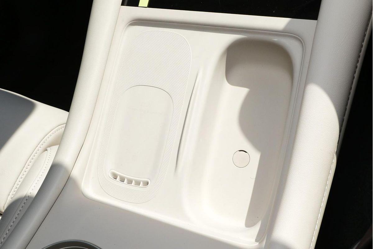 2025 MG IM6 Platinum S12L