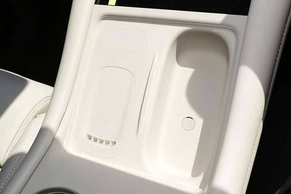 2025 MG IM6 Platinum S12L