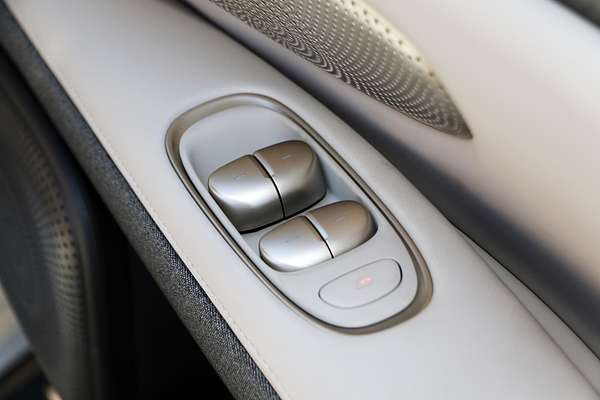 2025 MG IM6 Platinum S12L