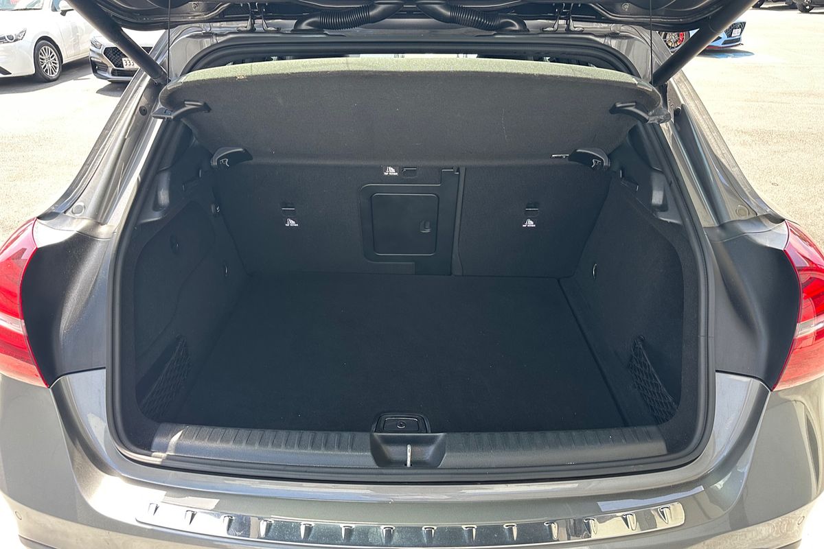 2017 Mercedes-Benz GLA-Class GLA180 X156