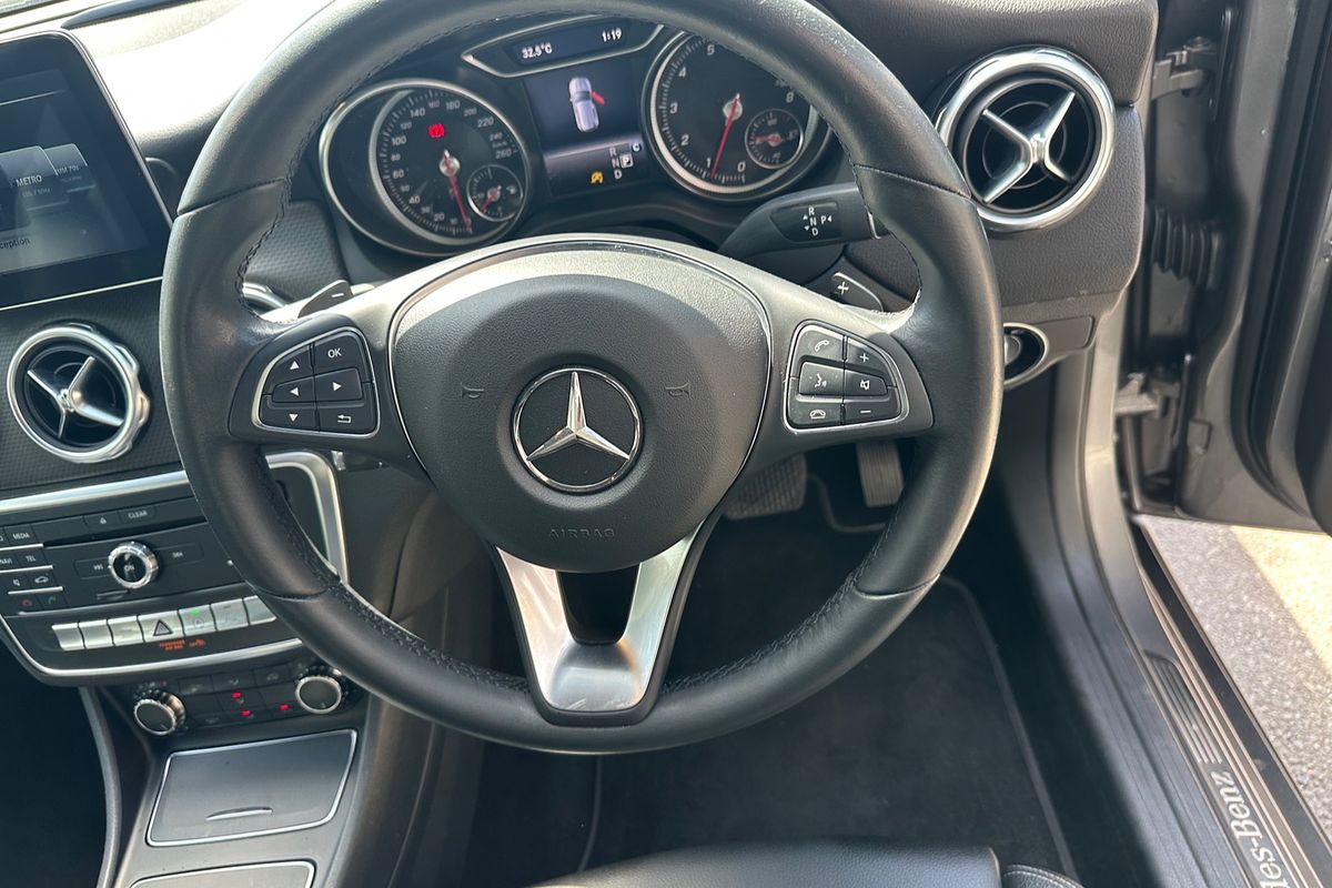 2017 Mercedes-Benz GLA-Class GLA180 X156