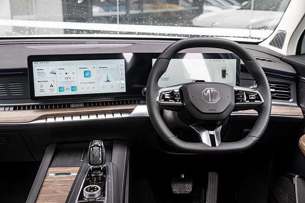 2025 MG QS Essence IS31