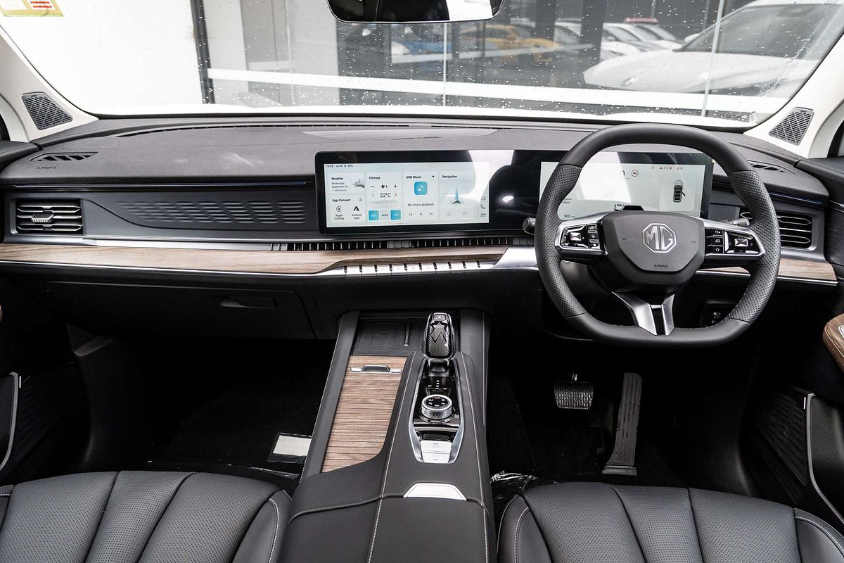 2025 MG QS Essence IS31