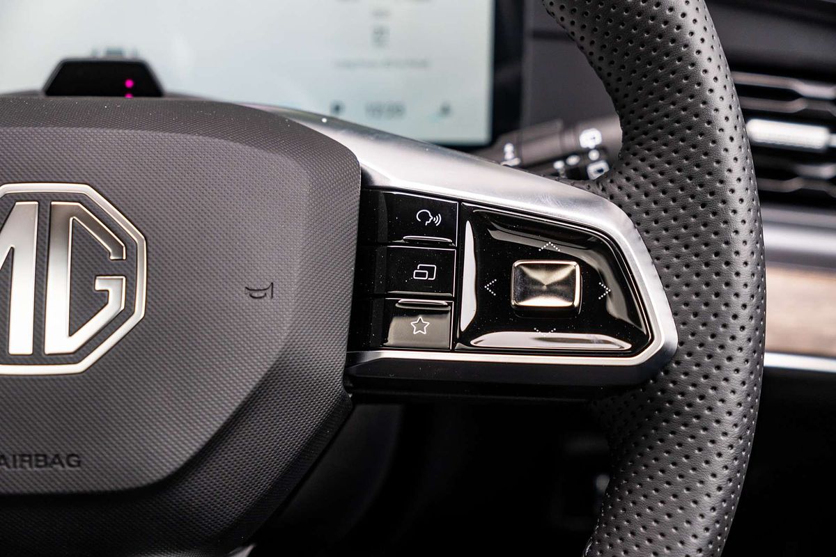 2025 MG QS Essence IS31