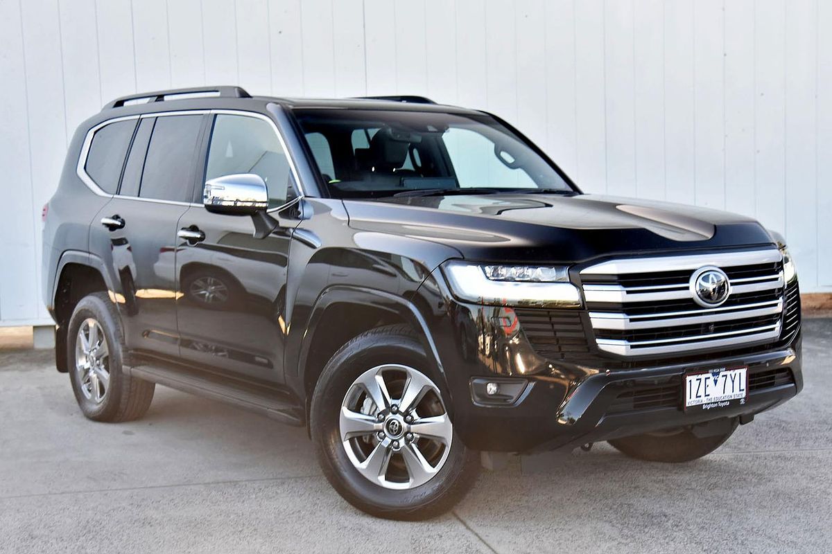 2023 Toyota Landcruiser Sahara FJA300R