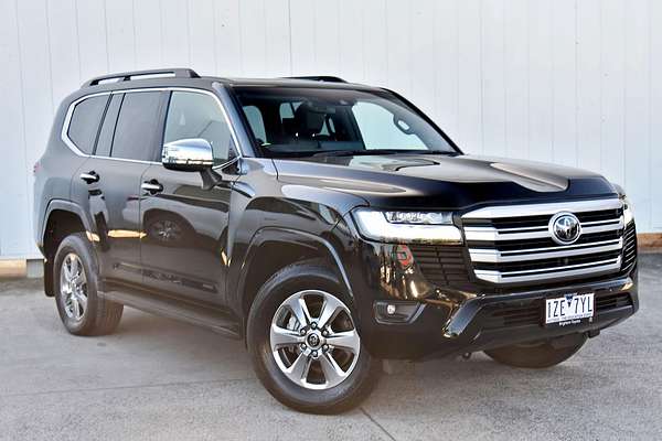 2023 Toyota Landcruiser Sahara FJA300R