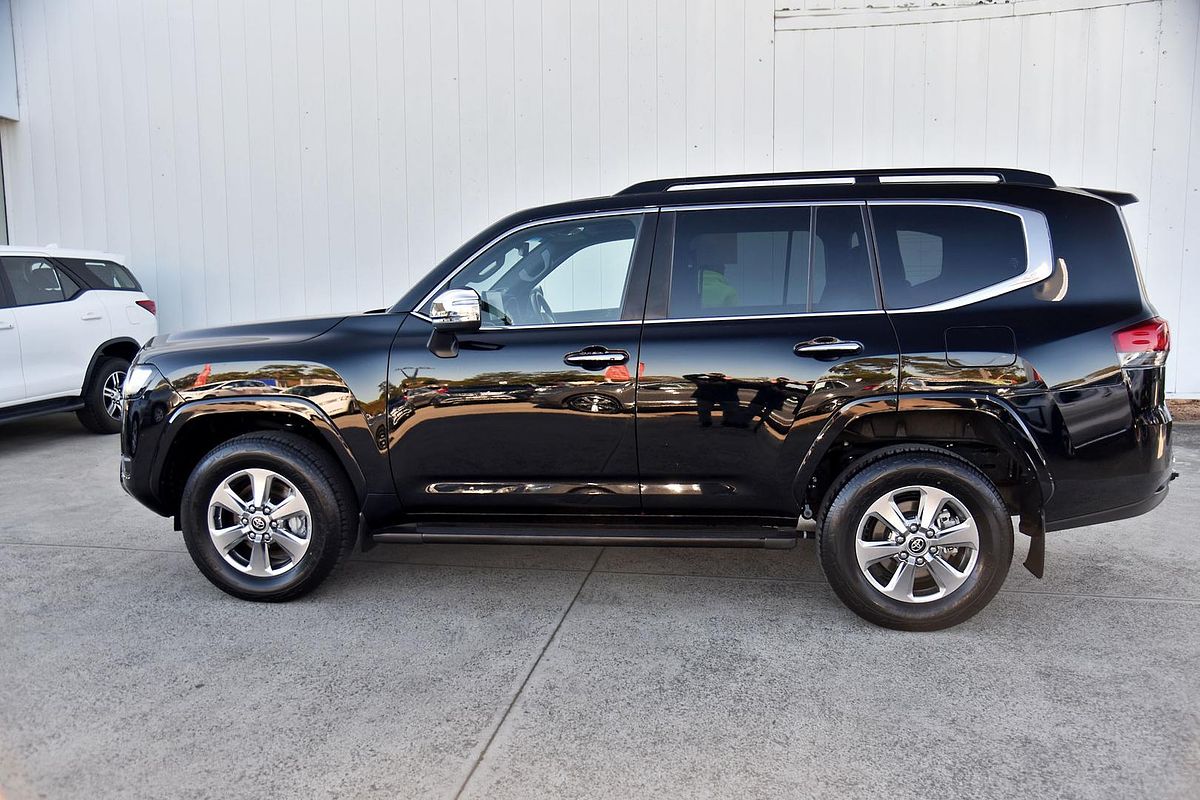 2023 Toyota Landcruiser Sahara FJA300R