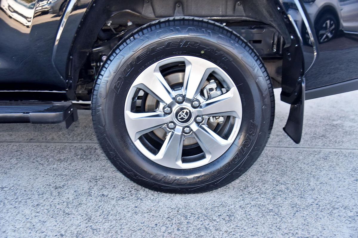 2023 Toyota Landcruiser Sahara FJA300R