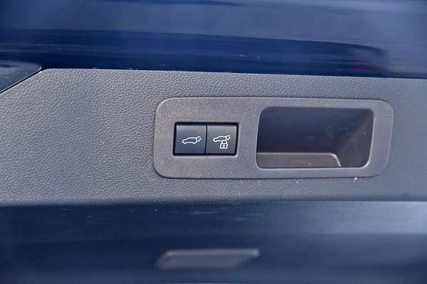 2023 Toyota Landcruiser Sahara FJA300R