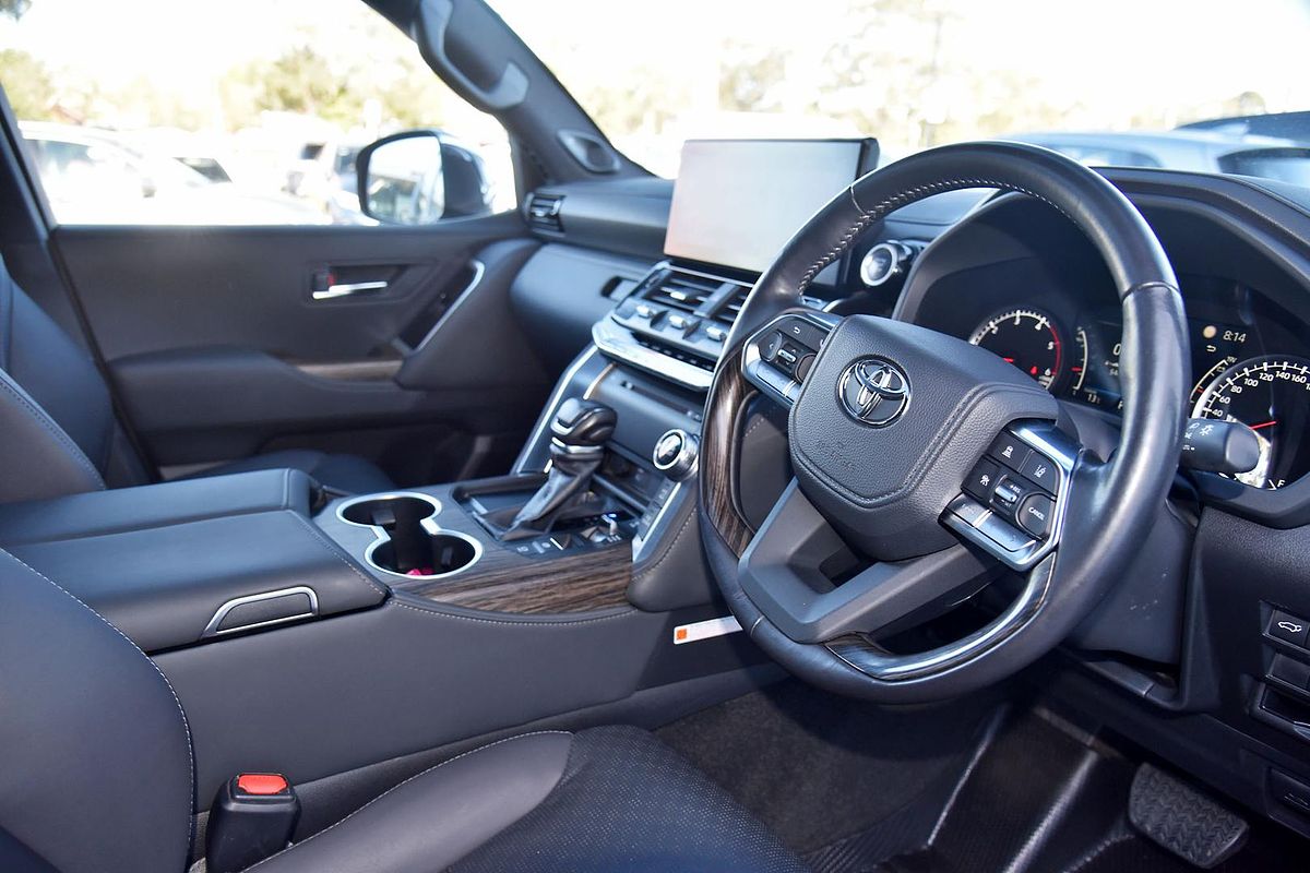 2023 Toyota Landcruiser Sahara FJA300R