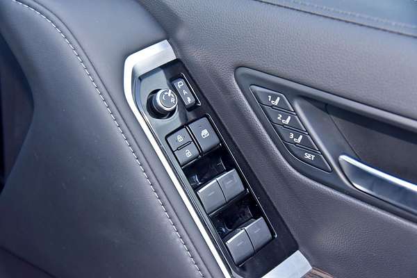 2023 Toyota Landcruiser Sahara FJA300R