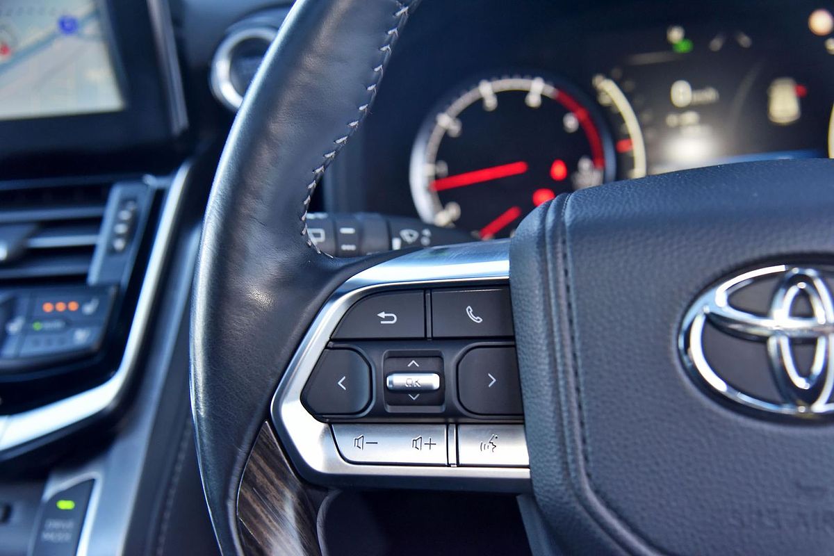 2023 Toyota Landcruiser Sahara FJA300R