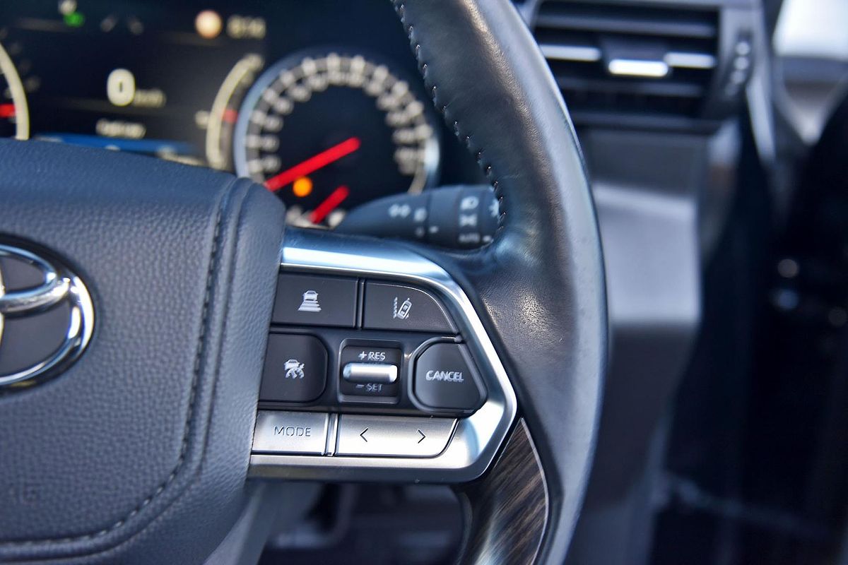 2023 Toyota Landcruiser Sahara FJA300R