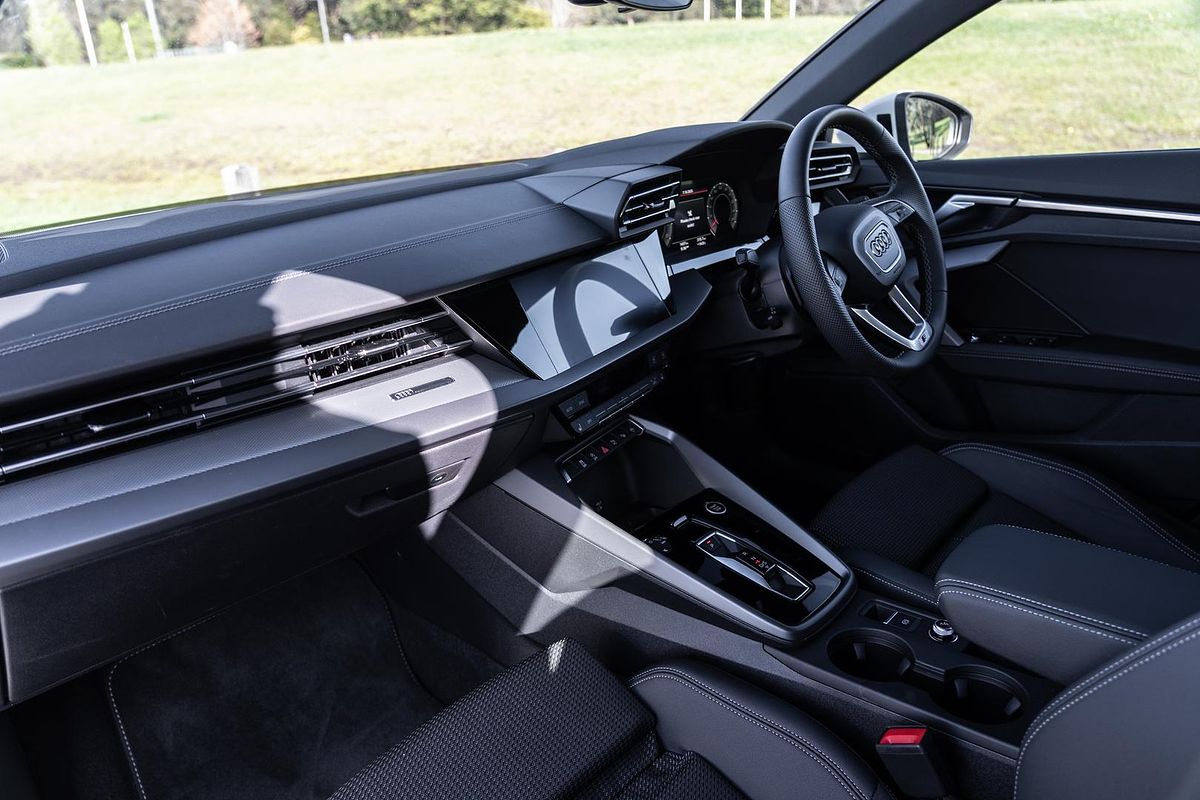 2025 Audi A3 35 TFSI S line GY