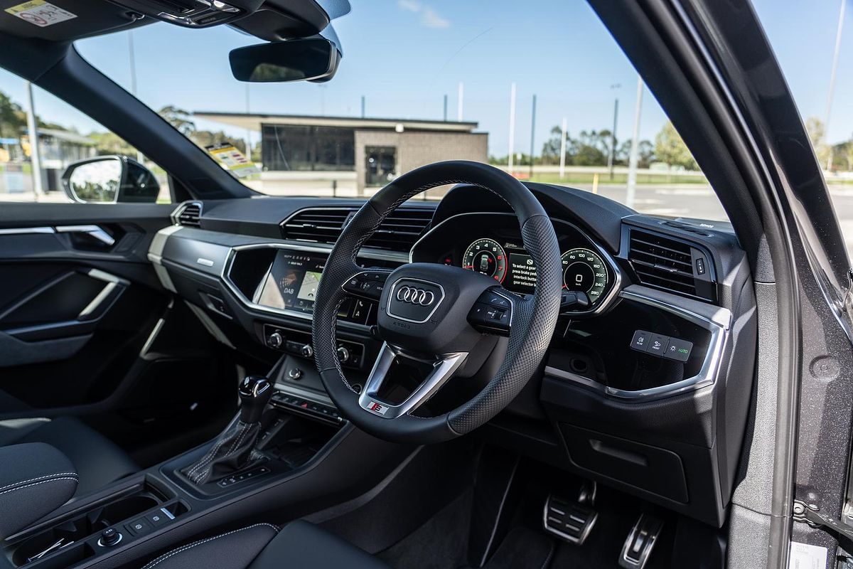 2025 Audi Q3 40 TFSI S line F3