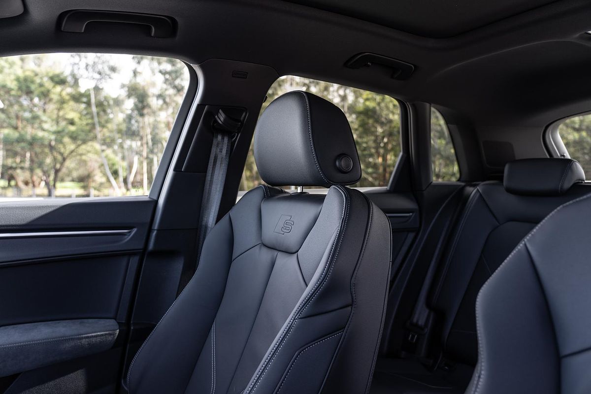 2025 Audi Q3 40 TFSI S line F3