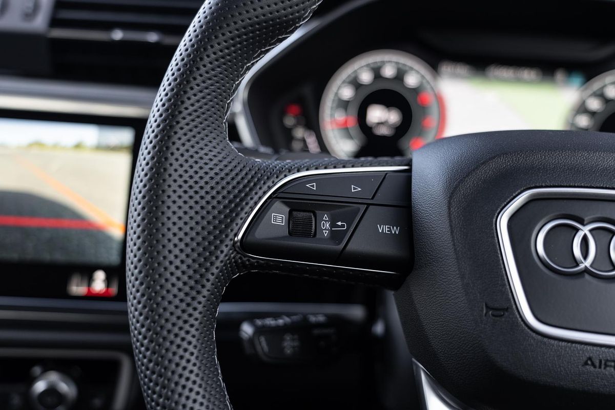 2025 Audi Q3 40 TFSI S line F3