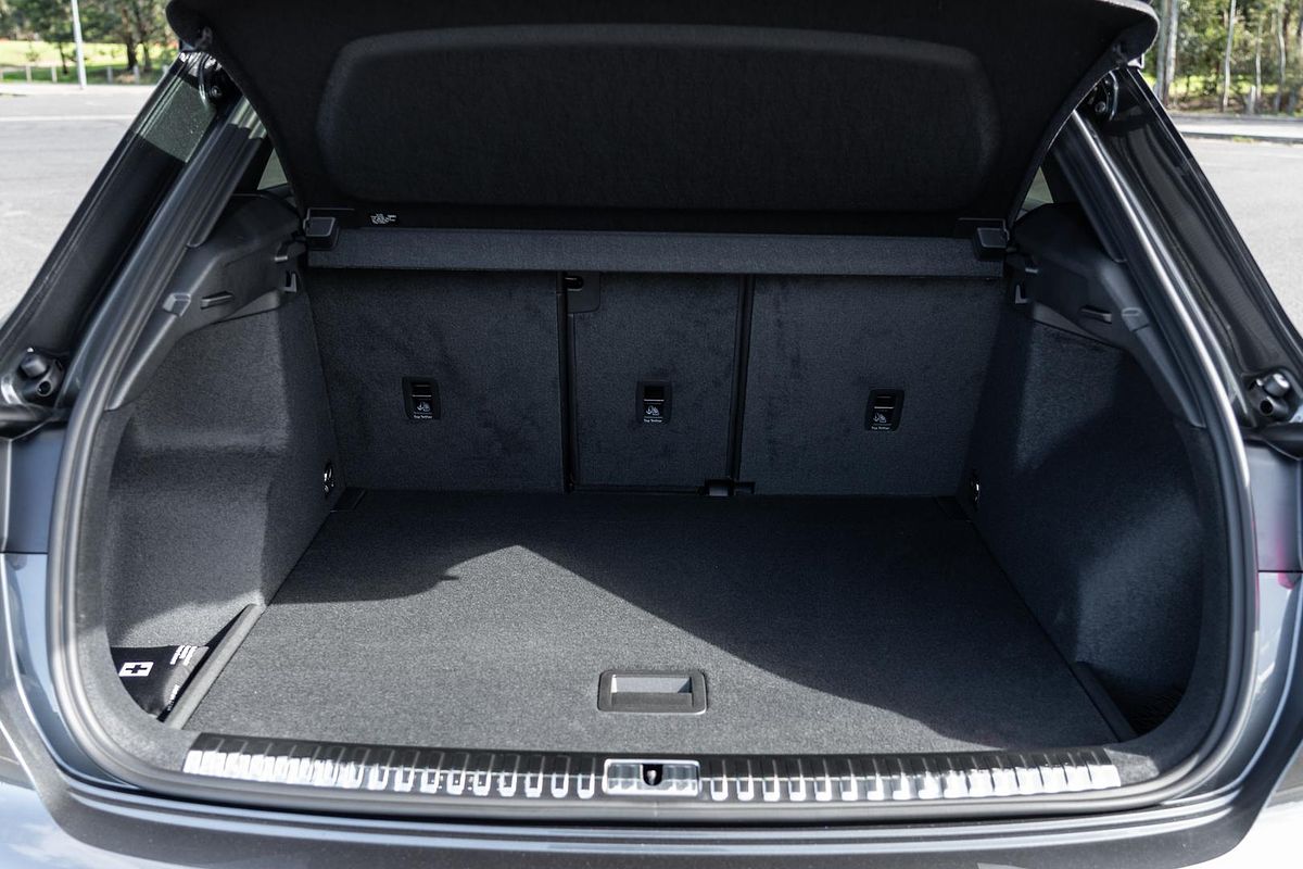 2025 Audi Q3 40 TFSI S line F3