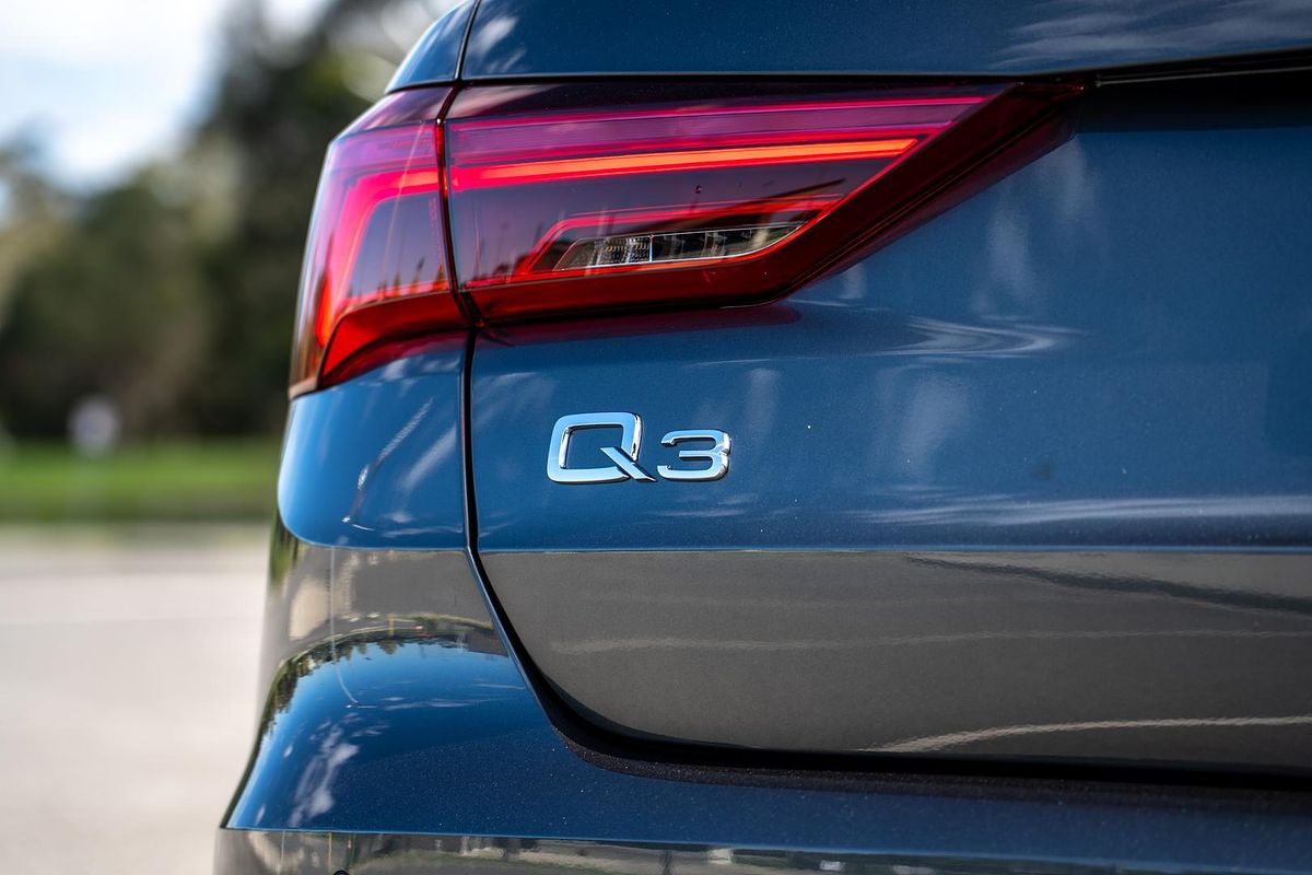 2025 Audi Q3 40 TFSI S line F3