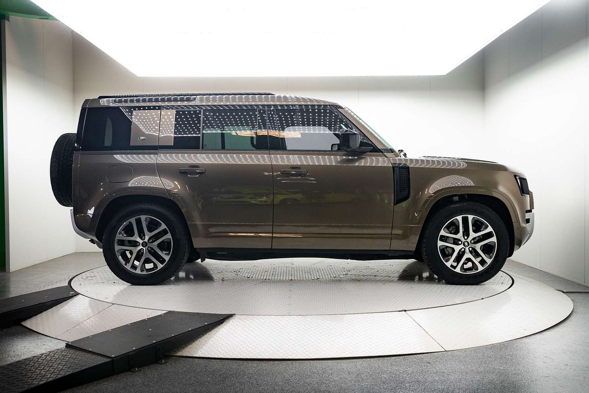 2021 Land Rover Defender 110 P400 XS Edition L663
