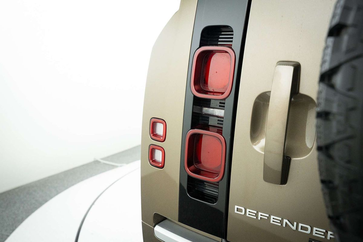 2021 Land Rover Defender 110 P400 XS Edition L663