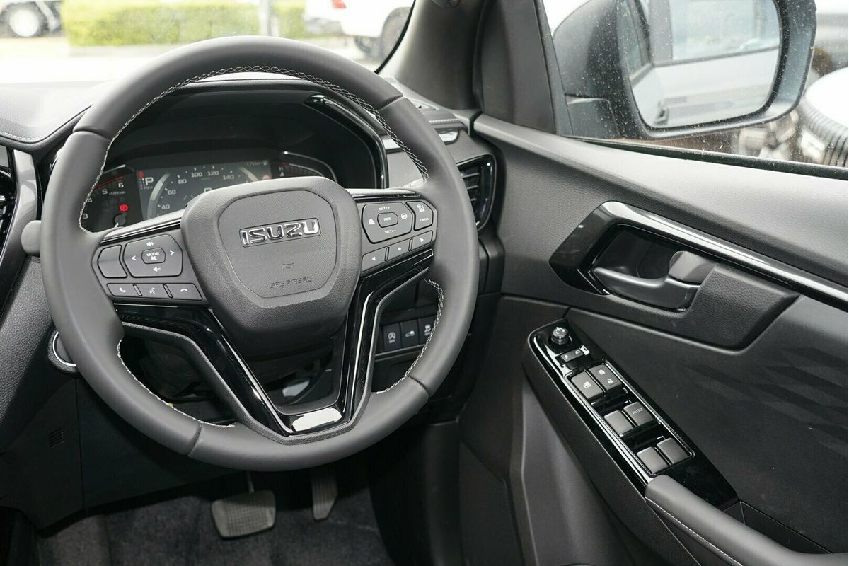 2025 Isuzu D-MAX BLADE 4X4