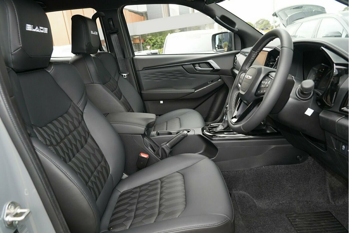 2025 Isuzu D-MAX BLADE 4X4