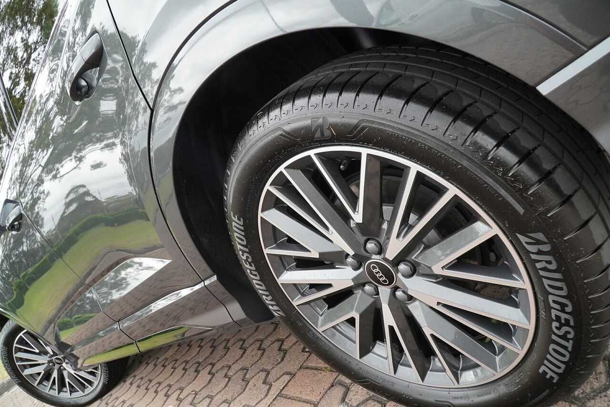 2024 Audi Q3 35 TFSI S line F3