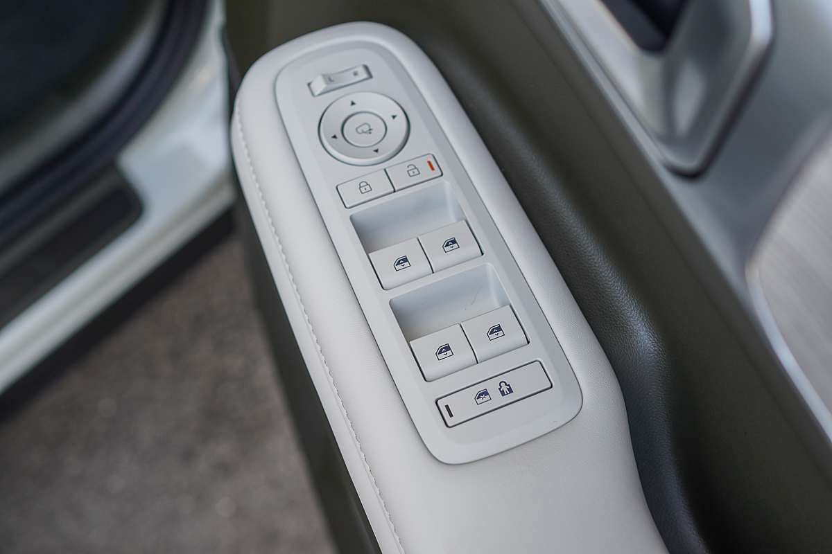 2025 Hyundai Santa Fe Hybrid Calligraphy MX5.V2