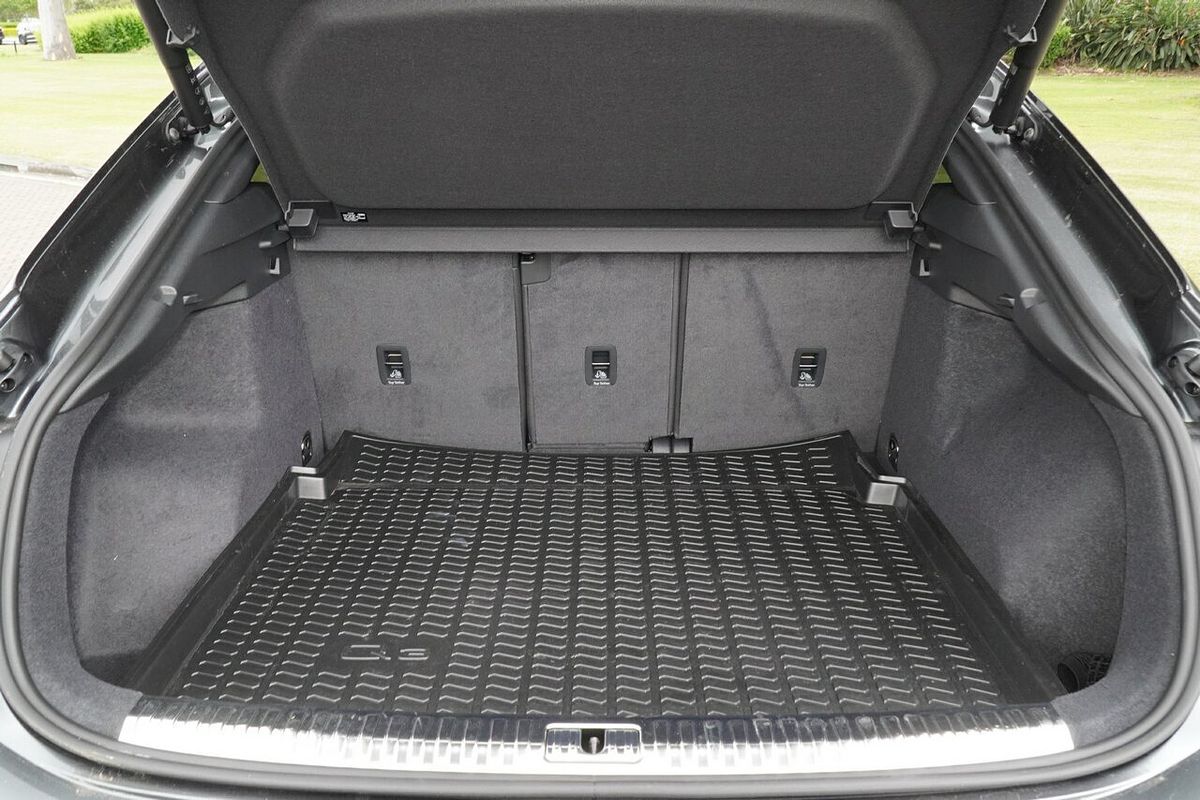 2024 Audi Q3 35 TFSI S line F3