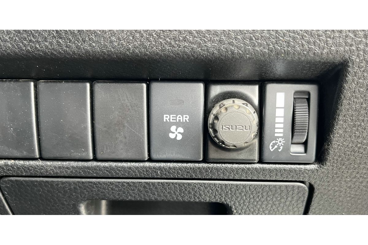 2023 Isuzu MU-X LS-M