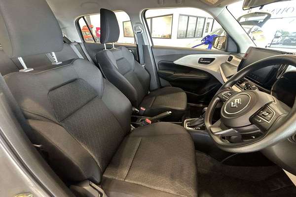 2025 Suzuki Swift Hybrid UZ