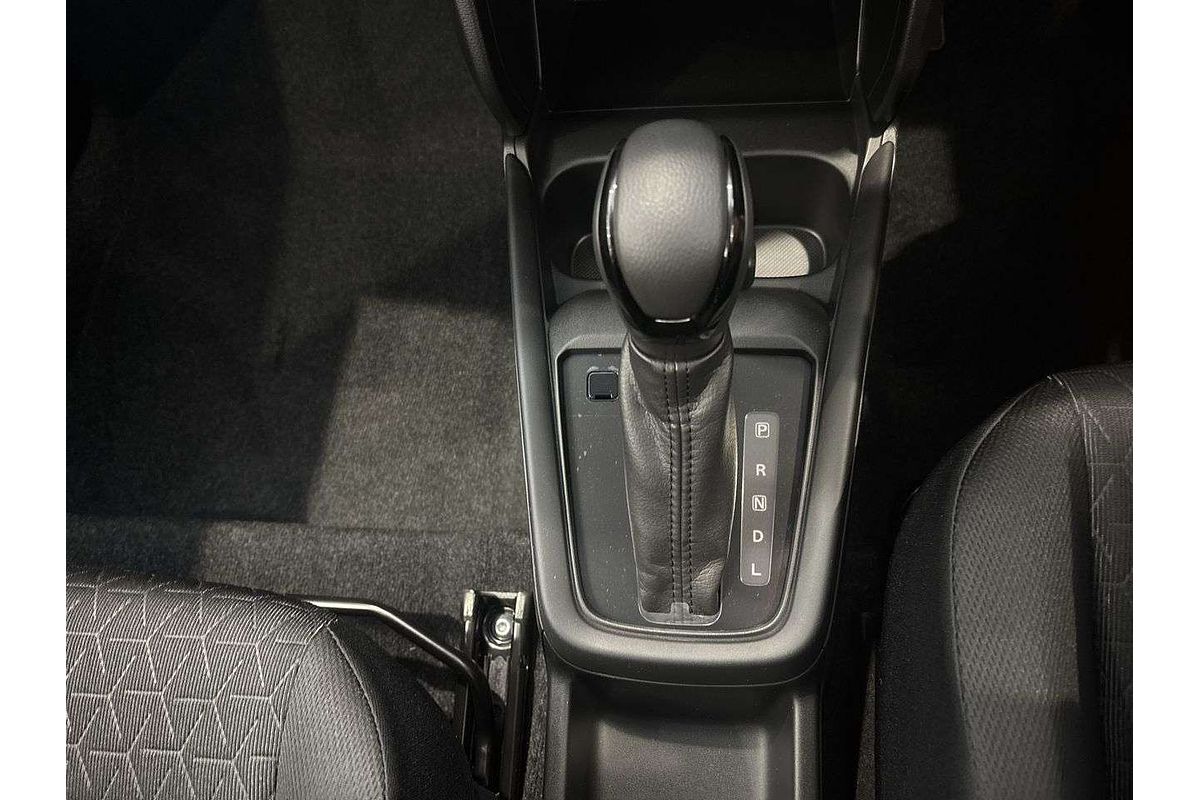 2025 Suzuki Swift Hybrid UZ