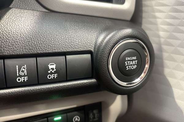 2025 Suzuki Swift Hybrid UZ