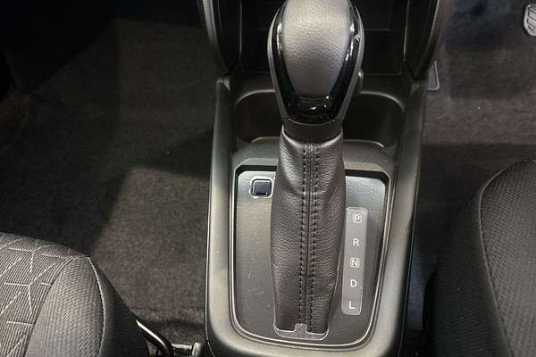 2025 Suzuki Swift Hybrid UZ