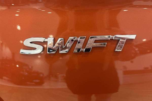 2025 Suzuki Swift Hybrid UZ