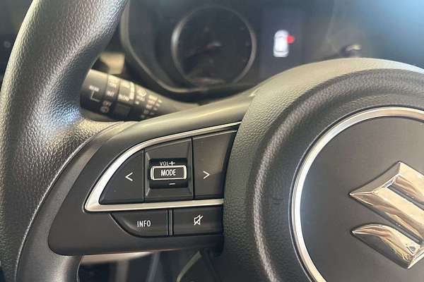 2025 Suzuki Swift Hybrid UZ