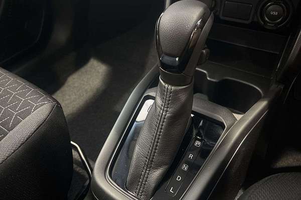 2025 Suzuki Swift Hybrid UZ