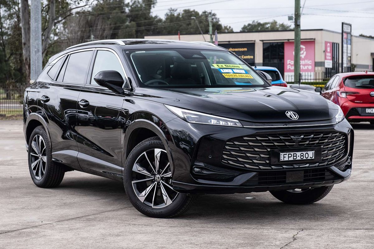 2024 MG HS Essence AS33