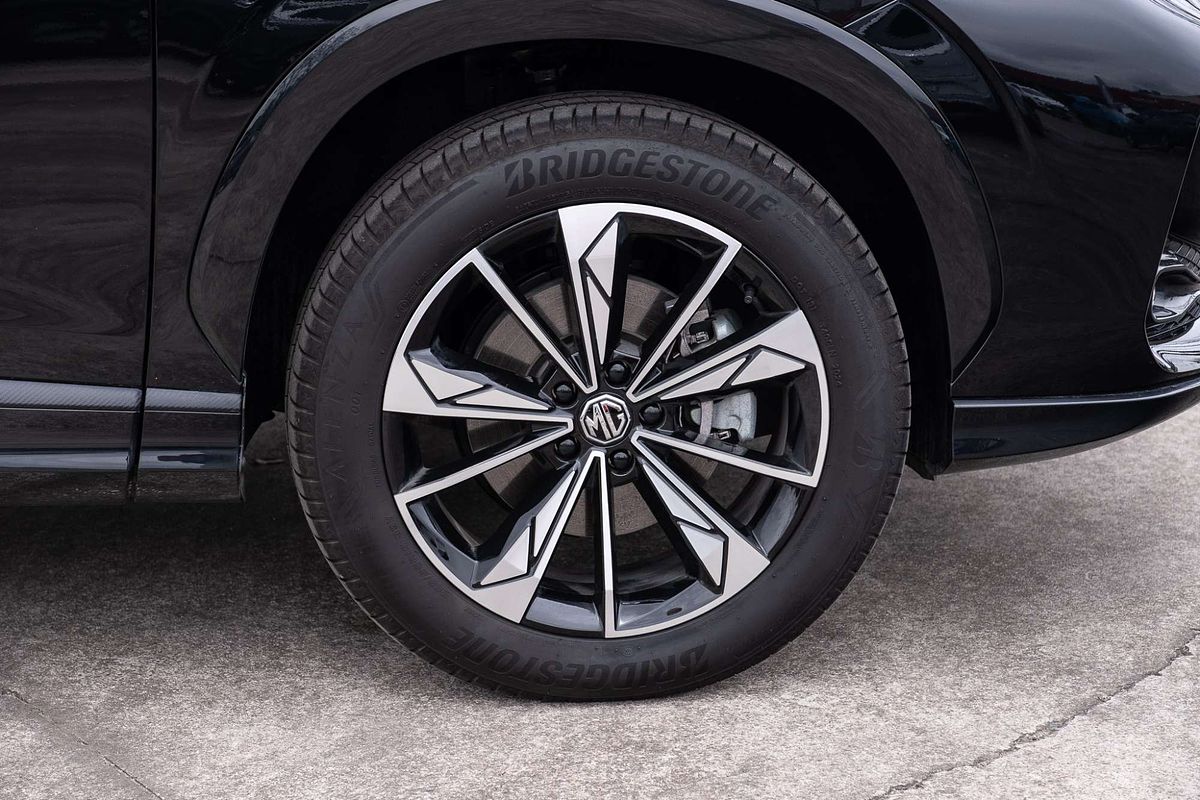 2024 MG HS Essence AS33