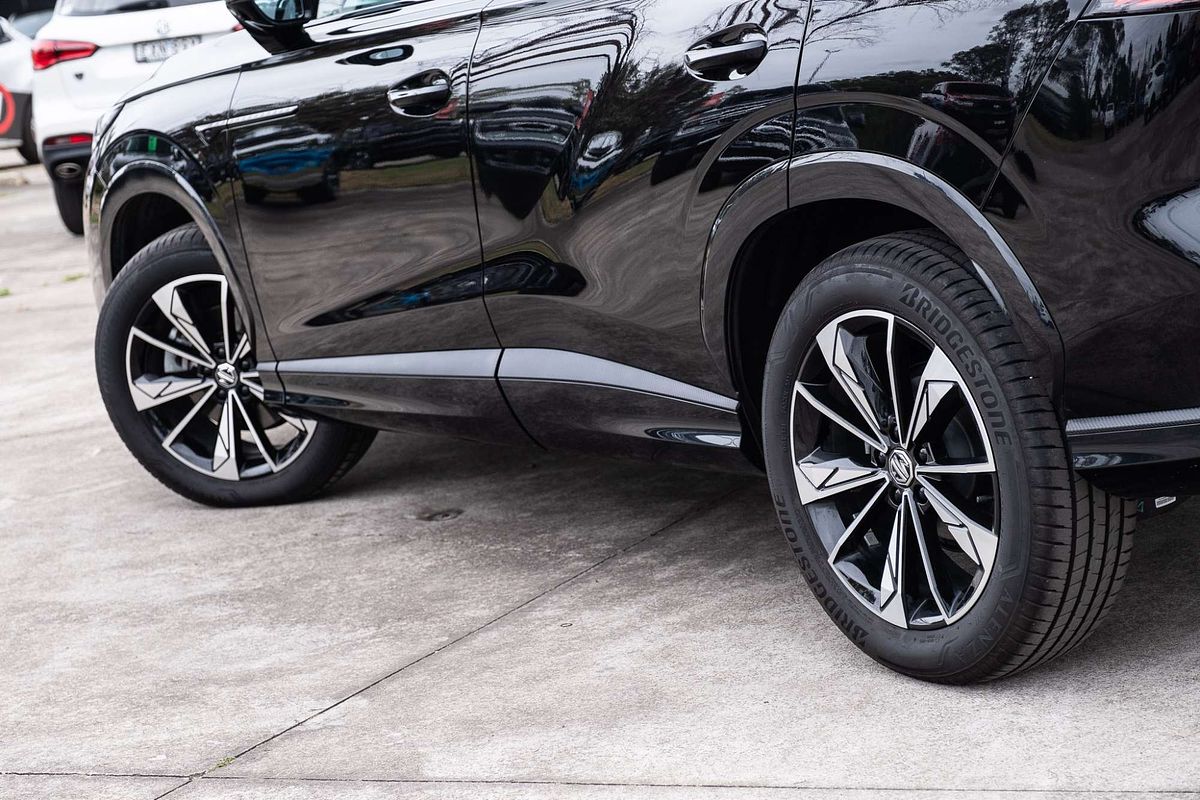 2024 MG HS Essence AS33