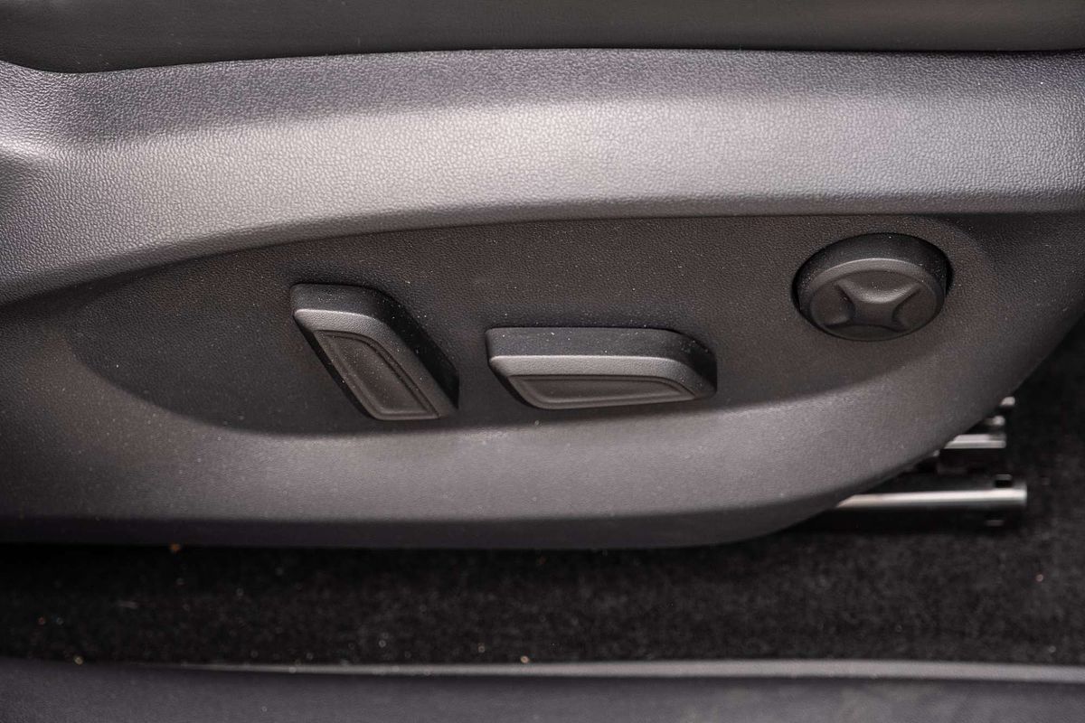 2024 MG HS Essence AS33